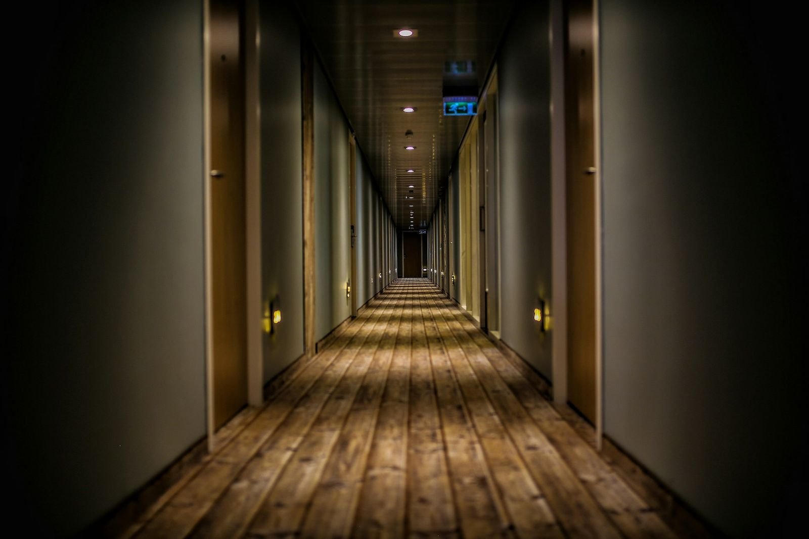 Hotel Zephyr corridor